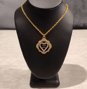 CHANEL CC 18K GOLD PLATED PENDANT C?CRYSTAL HEART WITH ENAMEL BOX NECKLAC
